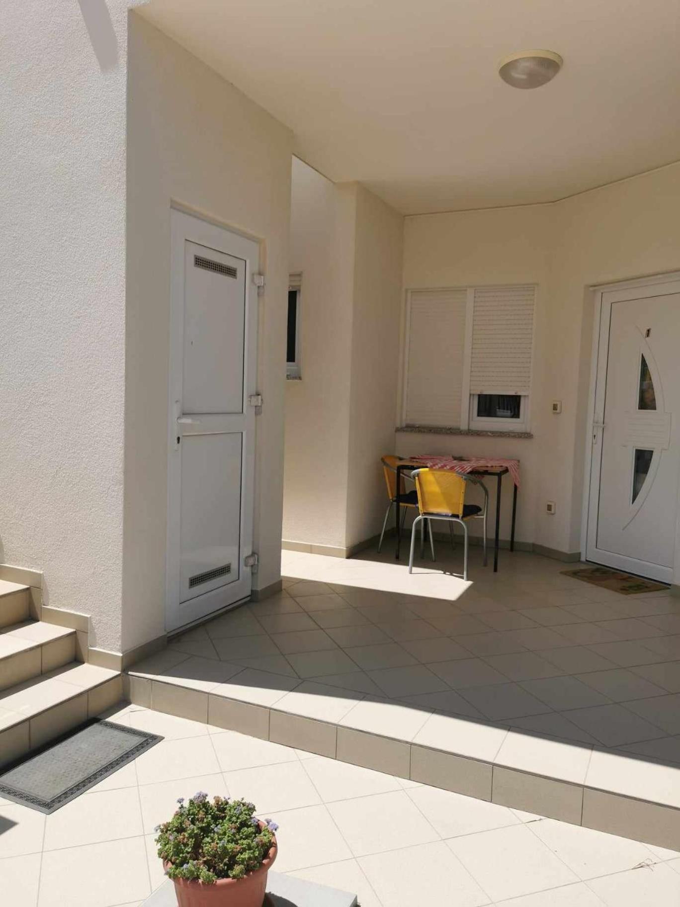 Riva Apartment Povljana